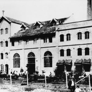 FUERA Fachada del edificio Maestranza antigua fábrica de Cruzcampo